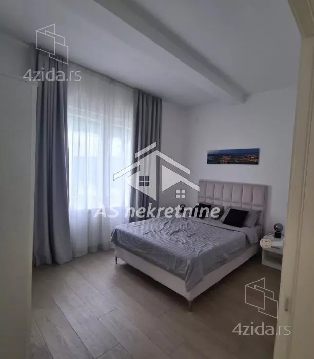 Šestosoban stan | 4zida