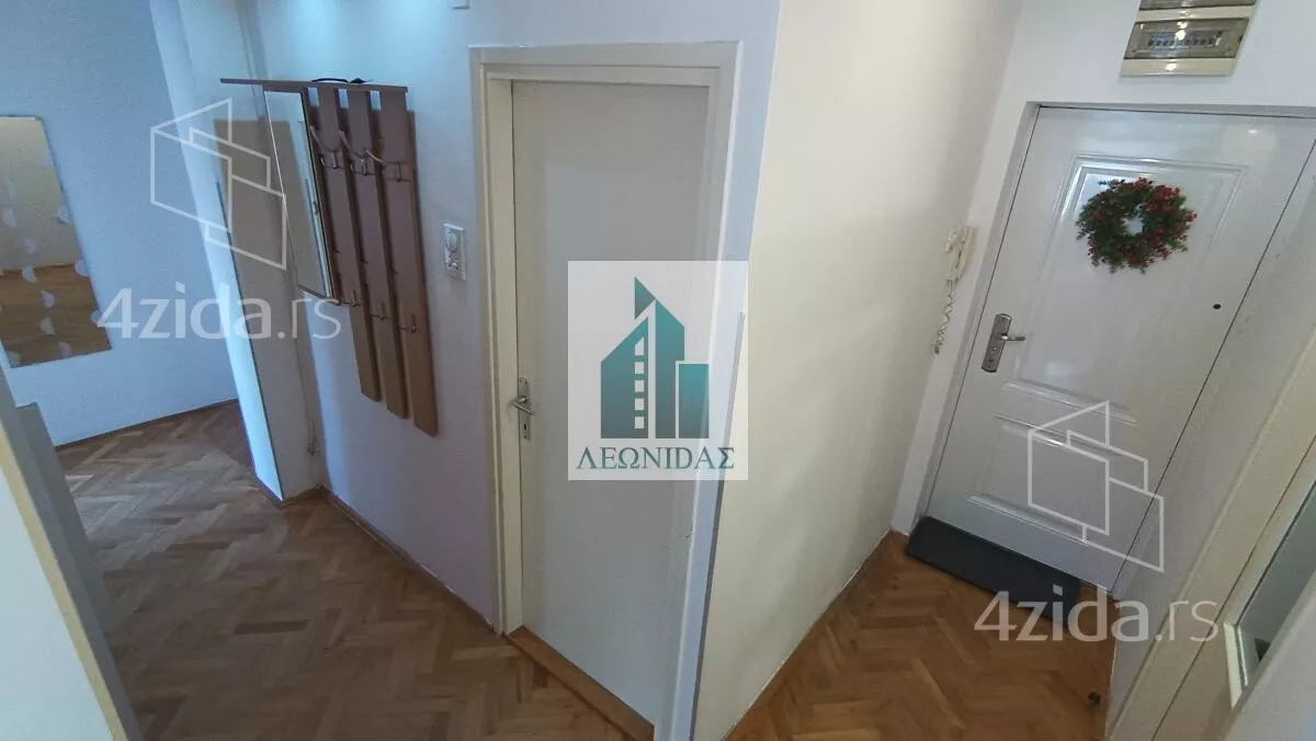 Četvoroiposoban stan | 4zida