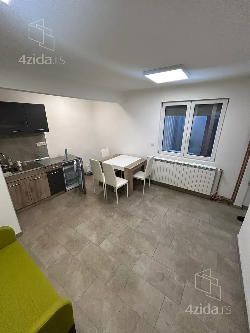 Poslovna zgrada | 4zida