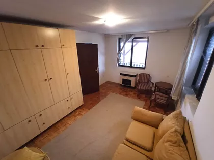 Banatska 2 | 4zida.rs