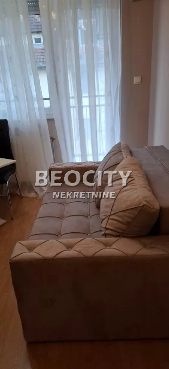 Milana Savića | 4zida.rs