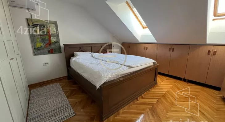 Četvoroiposoban stan | 4zida