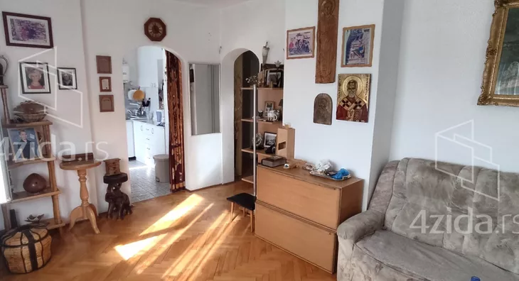 Šestosoban stan | 4zida