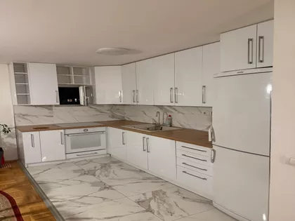 Justina Popovića | 4zida.rs