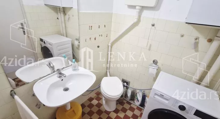 Četvoroiposoban stan | 4zida