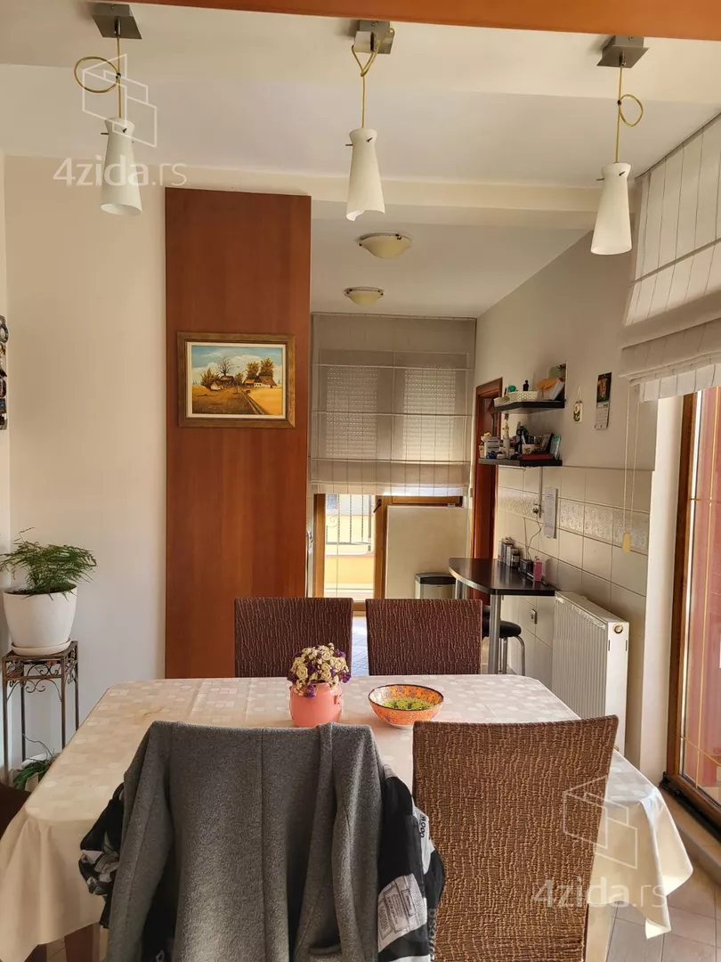 Petosoban stan | 4zida