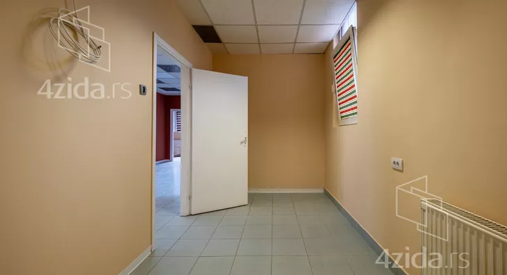 Poslovna zgrada | 4zida