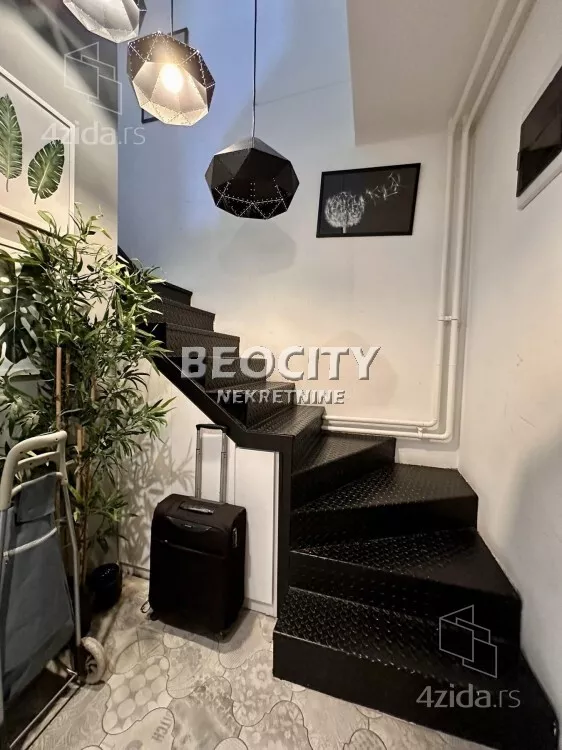 Sedmosoban stan | 4zida