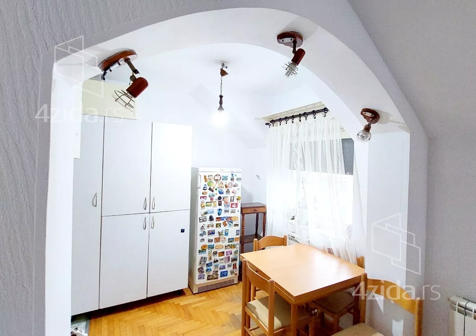 Petoiposoban stan | 4zida