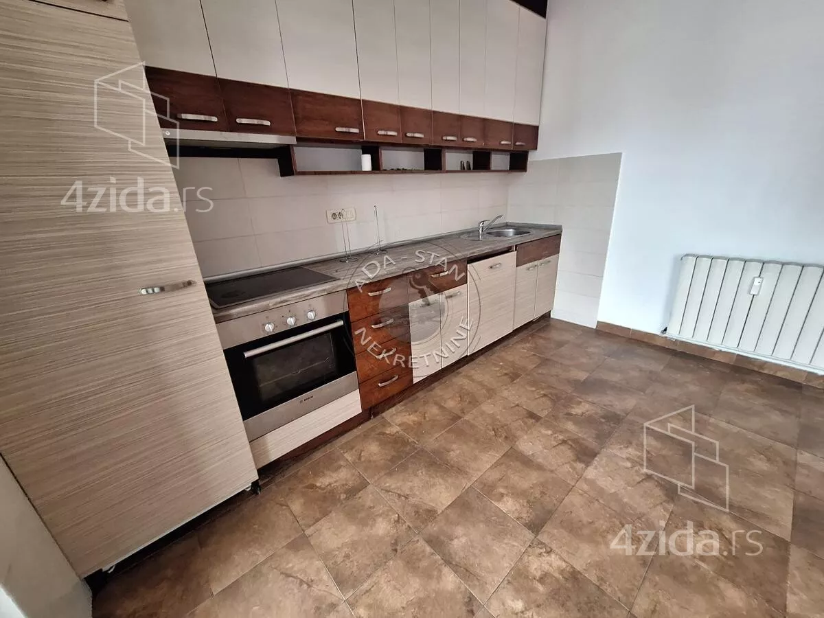 Petosoban stan | 4zida