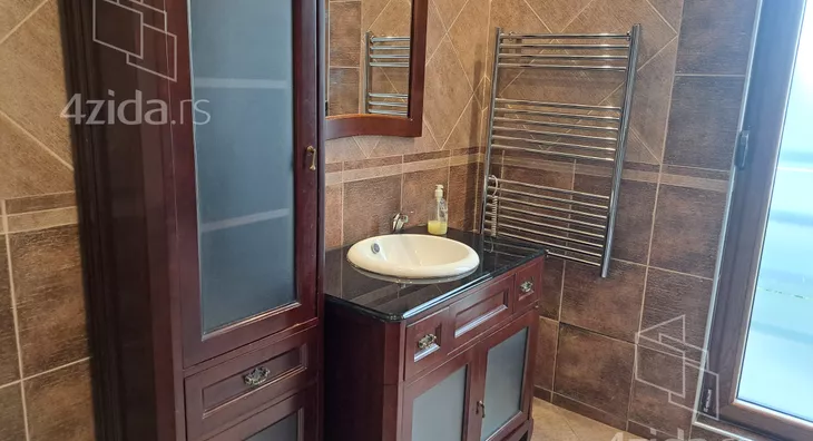 5-etažna kuća | 4zida