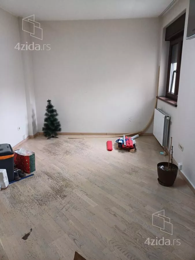 Četvoroiposoban stan | 4zida