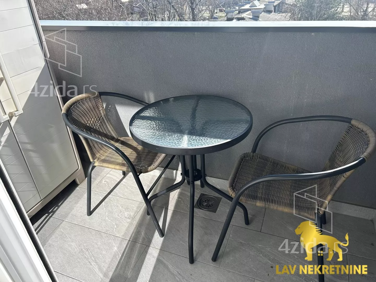 Jednoiposoban stan | 4zida