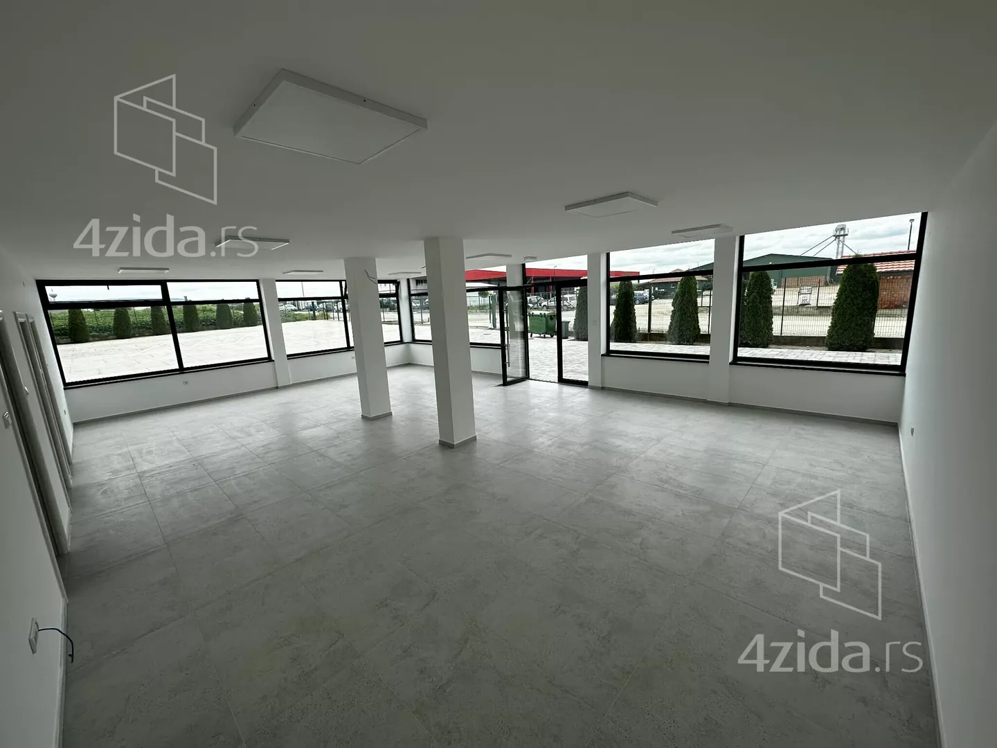 Poslovna zgrada | 4zida