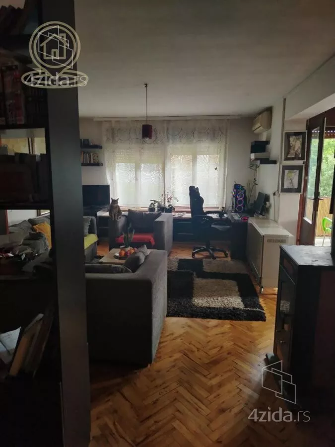 Šestosoban stan | 4zida