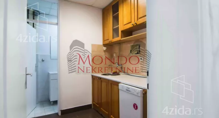 Poslovna zgrada | 4zida