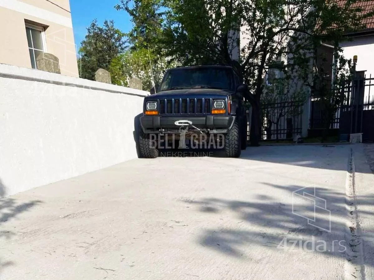 Četvoroiposoban stan | 4zida