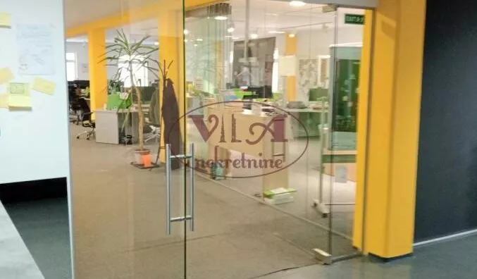 Poslovna zgrada | 4zida