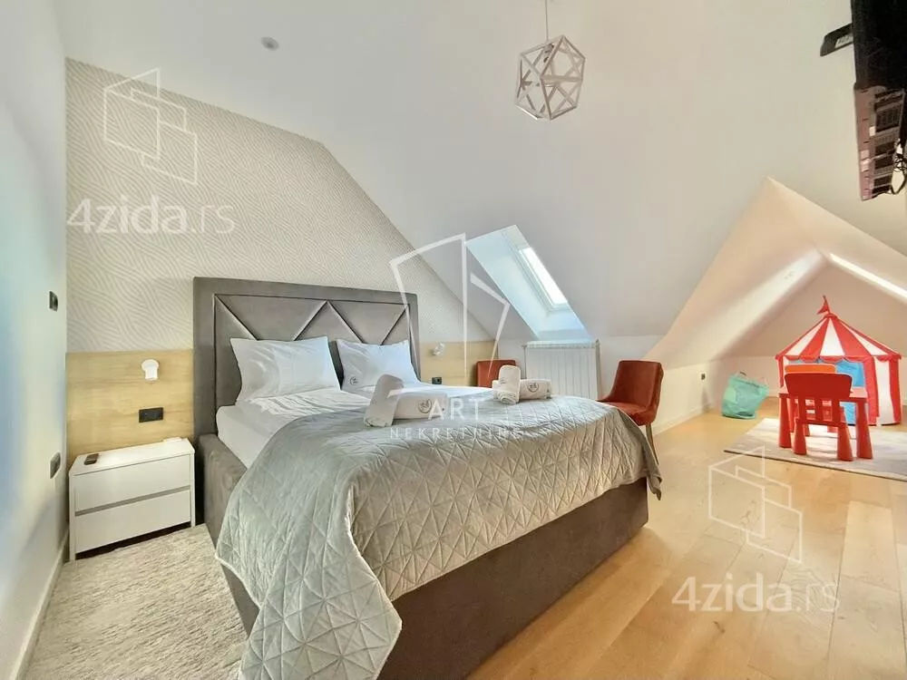 Četvoroiposoban stan | 4zida