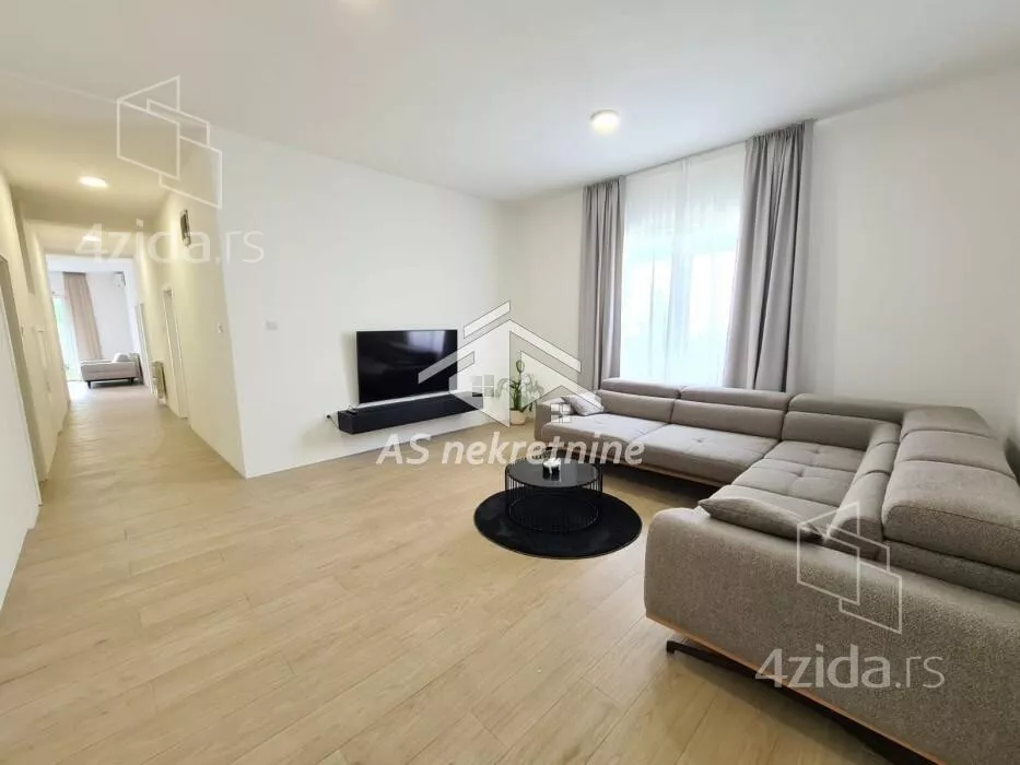 Šestosoban stan | 4zida