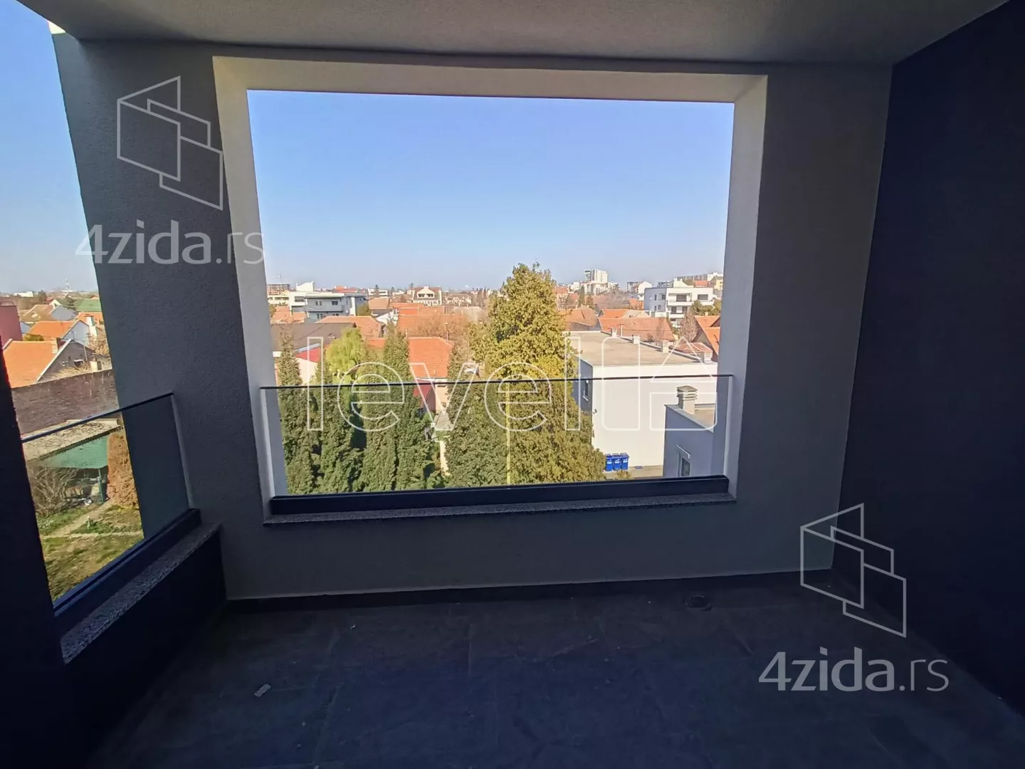Šestosoban stan | 4zida
