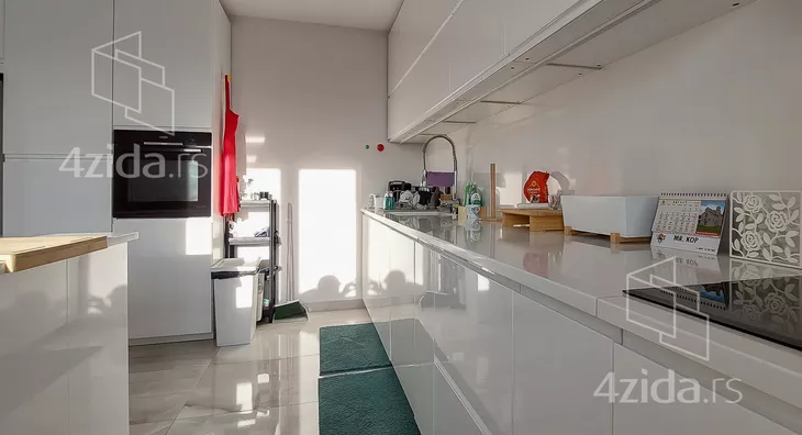 Šestosoban stan | 4zida