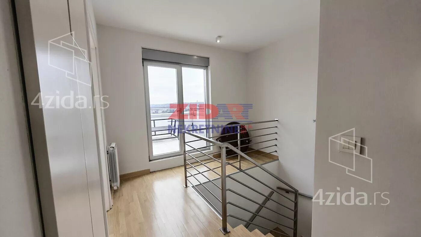 Četvoroiposoban stan | 4zida