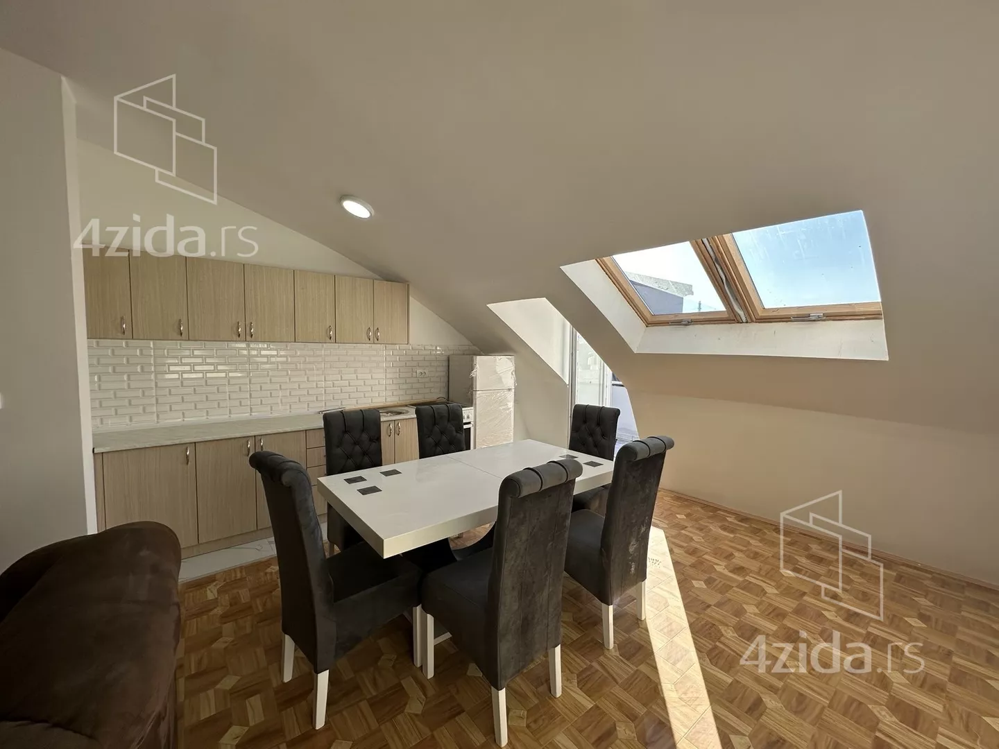 Petosoban stan | 4zida