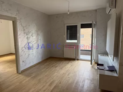 Stari Banovci | 4zida.rs