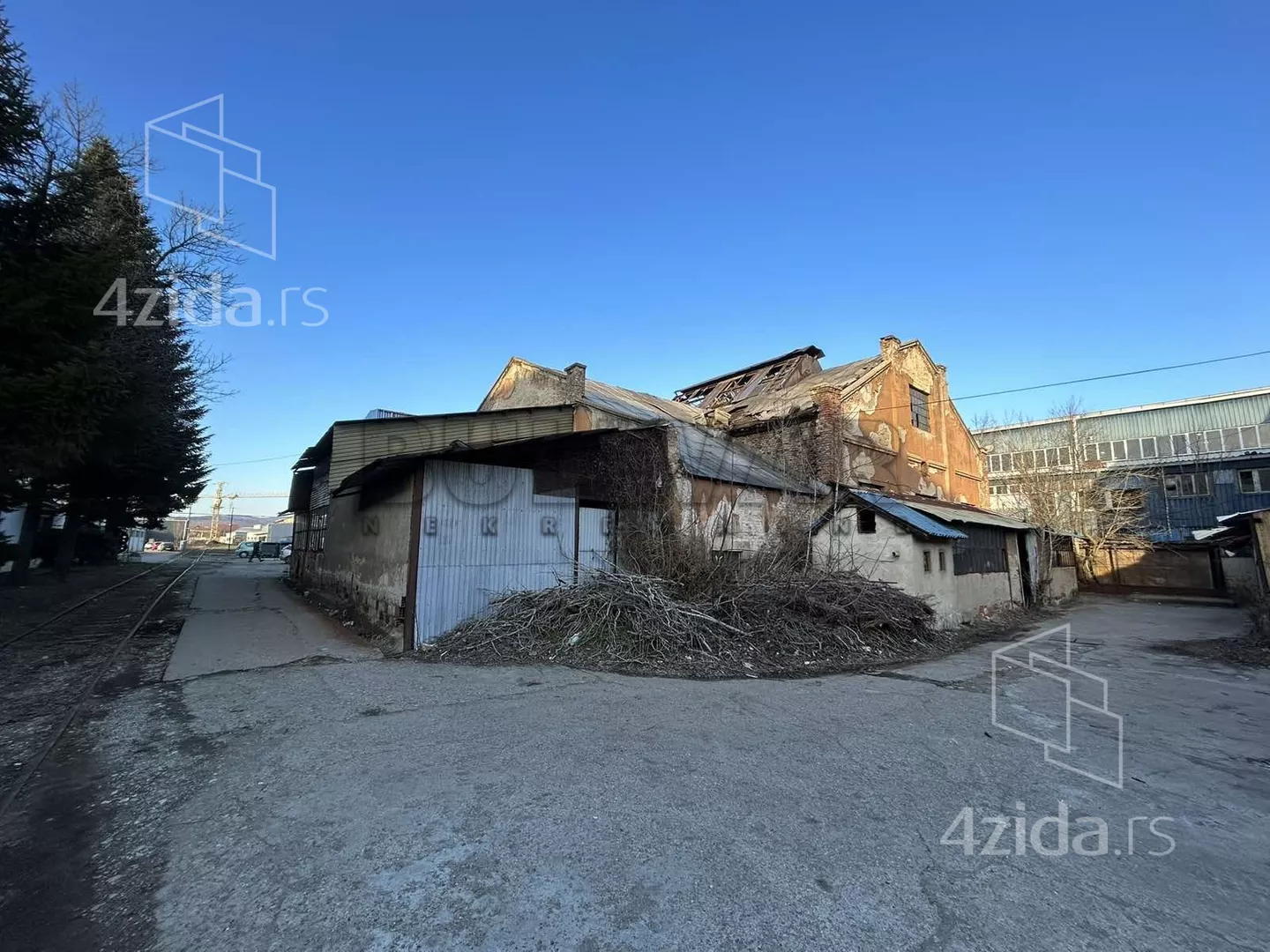 Lokal | 4zida