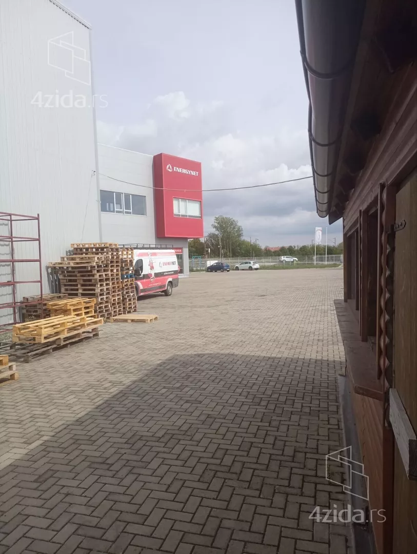 Poslovna zgrada | 4zida