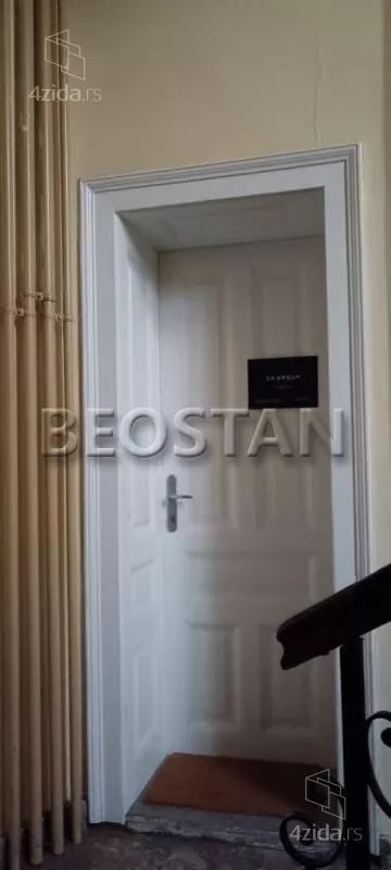 Šestoiposoban stan | 4zida