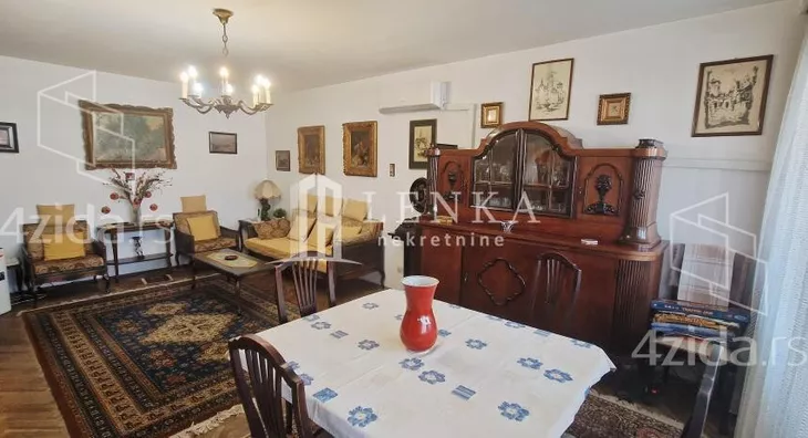 Četvoroiposoban stan | 4zida