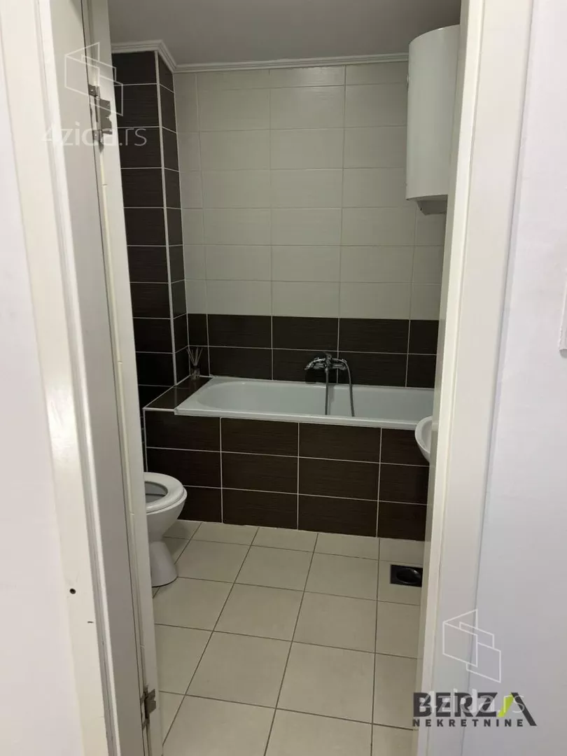 Šestosoban stan | 4zida