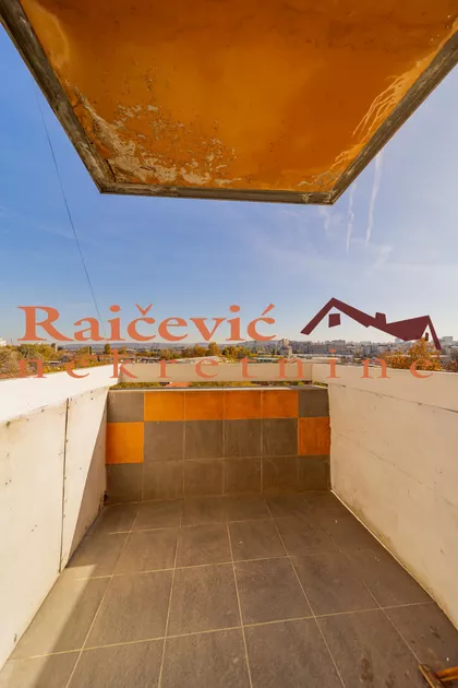 Mike Alasa | 4zida.rs