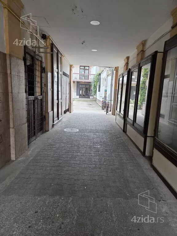 Poslovni prostor | 4zida