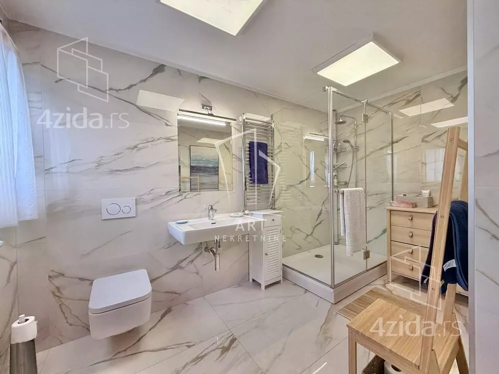 Četvoroiposoban stan | 4zida