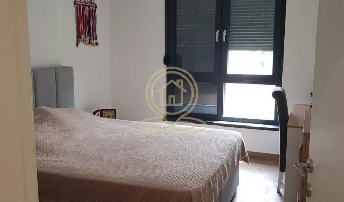 Poslovna zgrada | 4zida