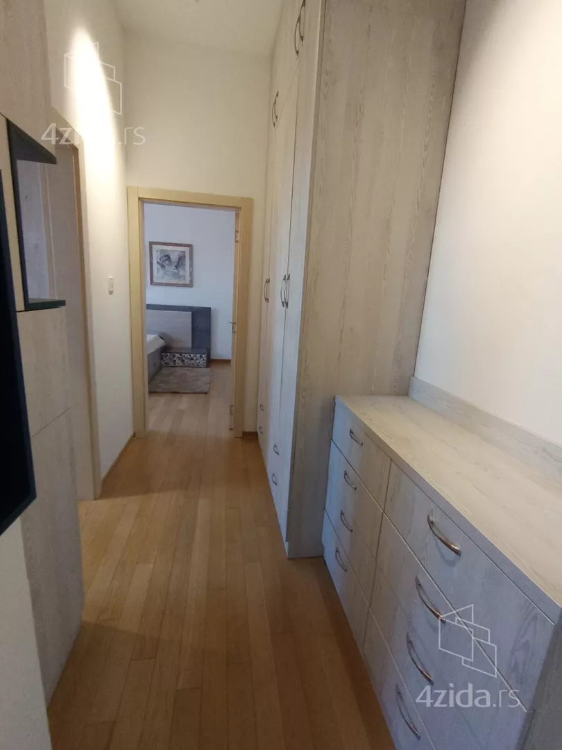 Četvoroiposoban stan | 4zida