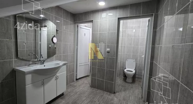 Poslovna zgrada | 4zida