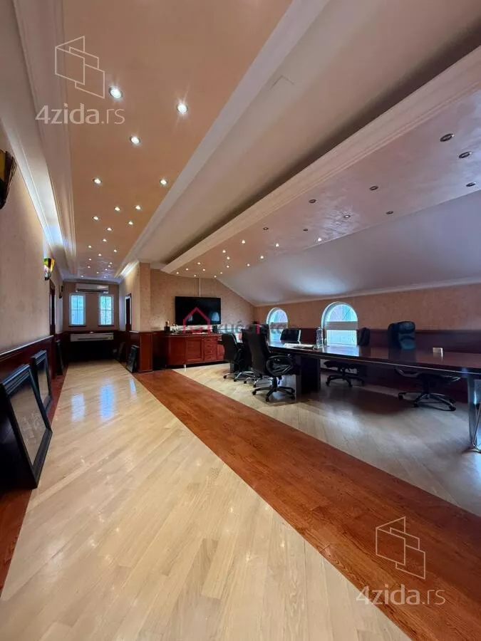 Poslovna zgrada | 4zida