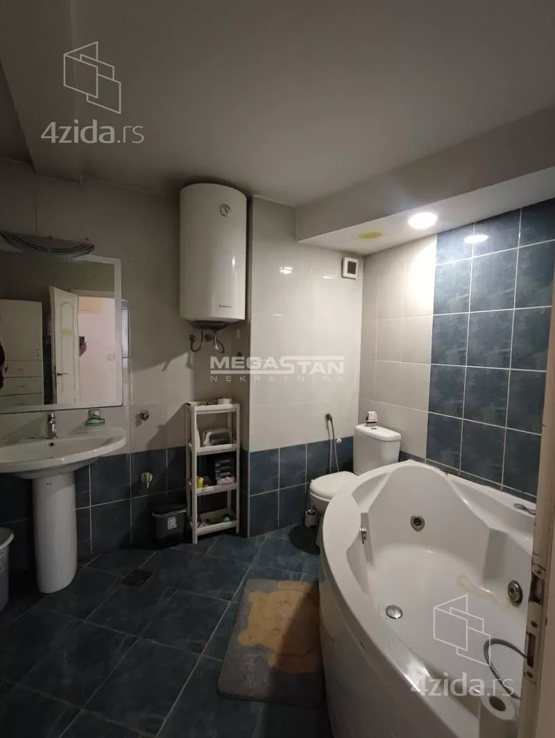 Petosoban stan | 4zida