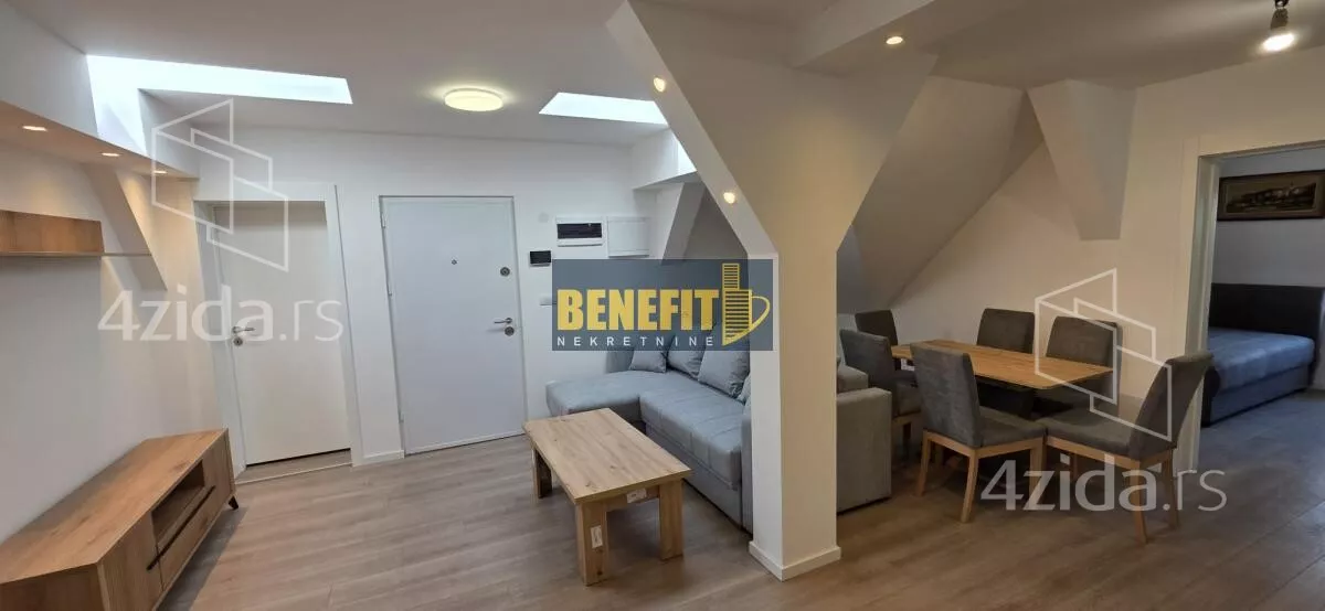 Četvoroiposoban stan | 4zida