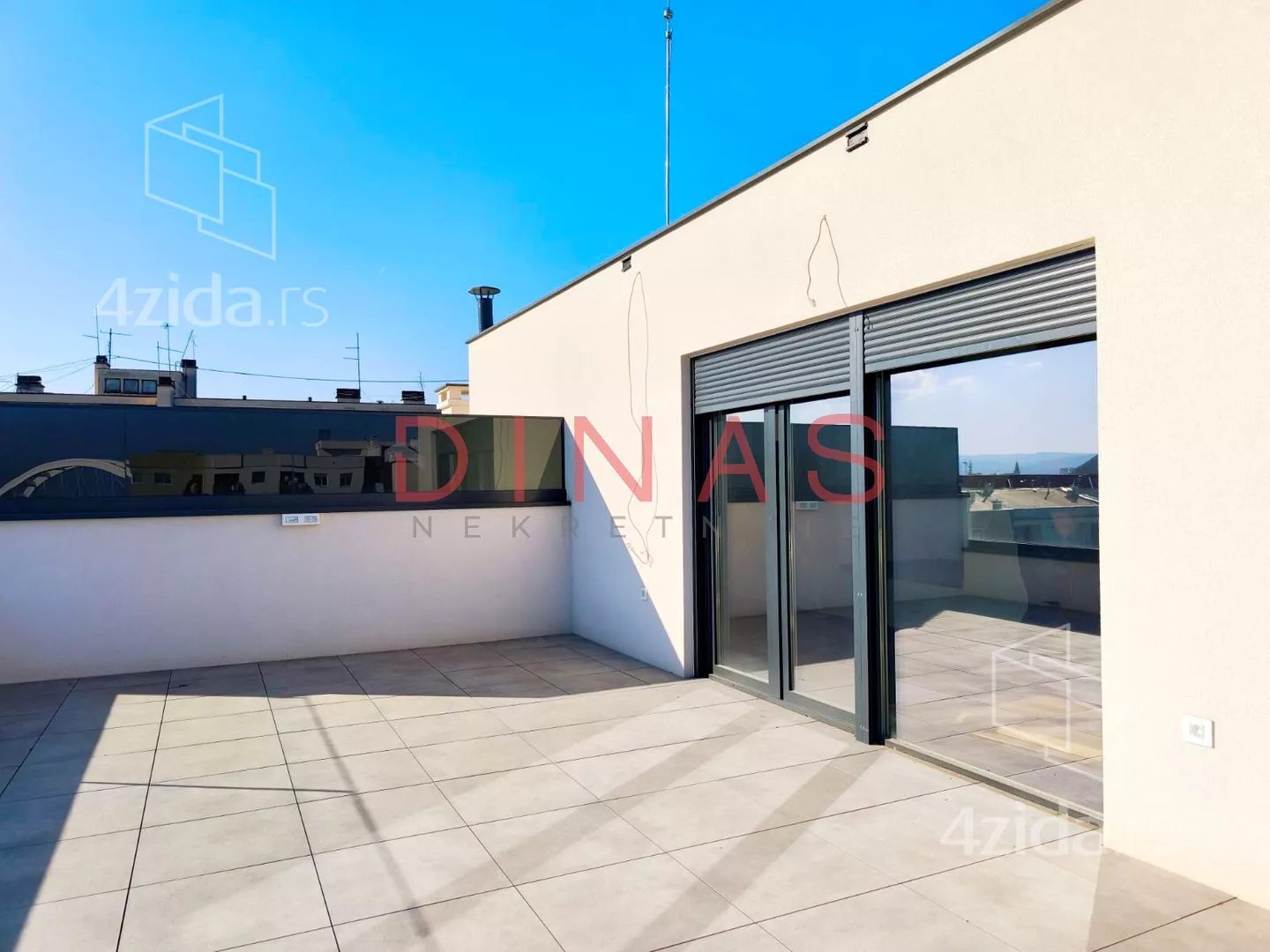 Četvoroiposoban stan | 4zida