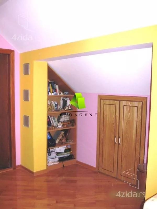Petosoban stan | 4zida