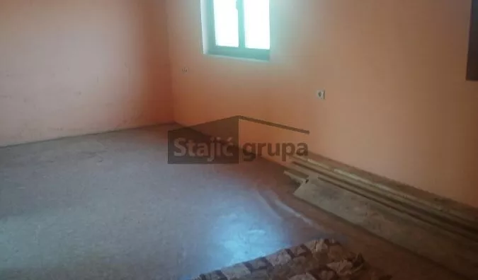 Poslovna zgrada | 4zida