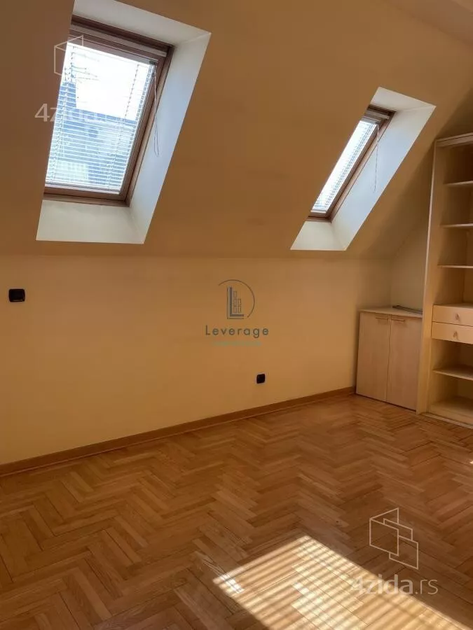 Šestosoban stan | 4zida