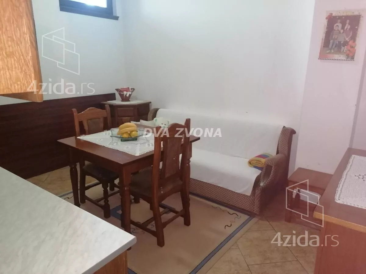 Poslovna zgrada | 4zida