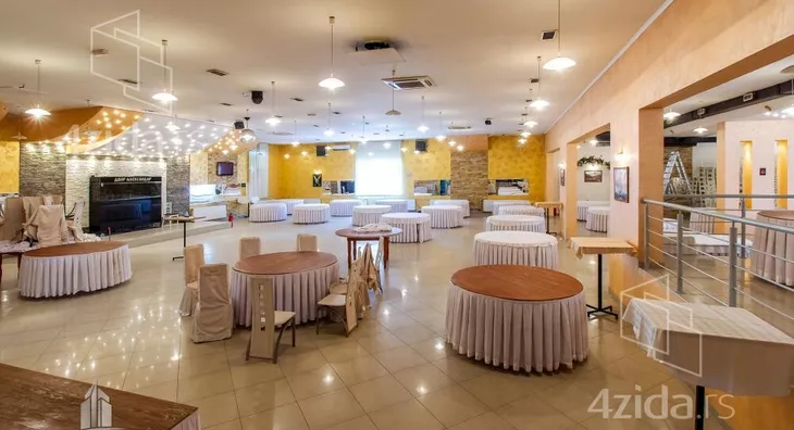 Poslovna zgrada | 4zida