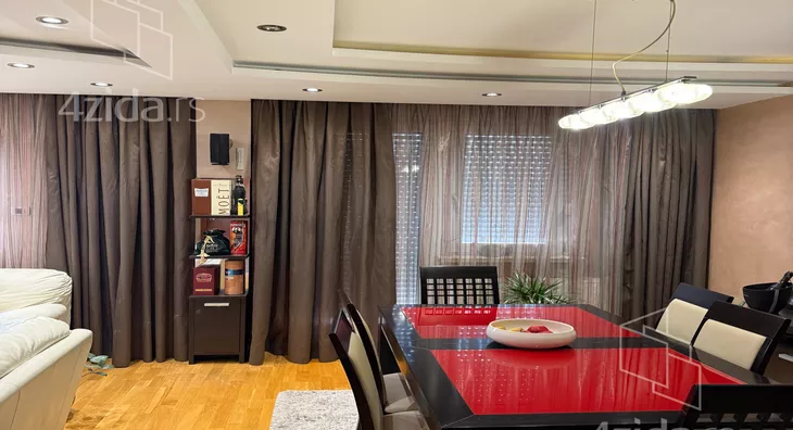 Četvoroiposoban stan | 4zida